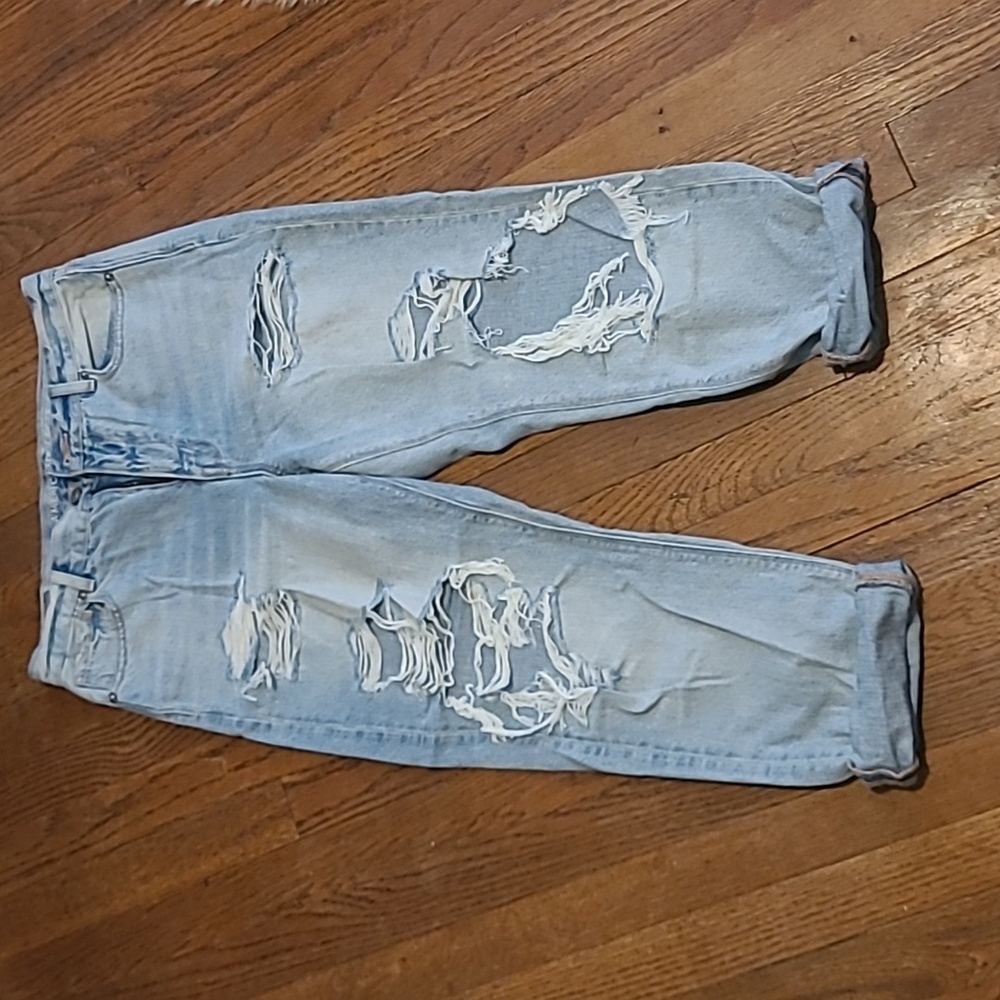 American Eagle distressed Mom Jeans